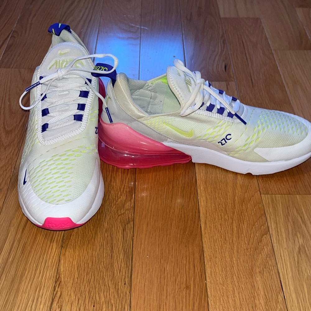 Women’s size 12 Nike 270